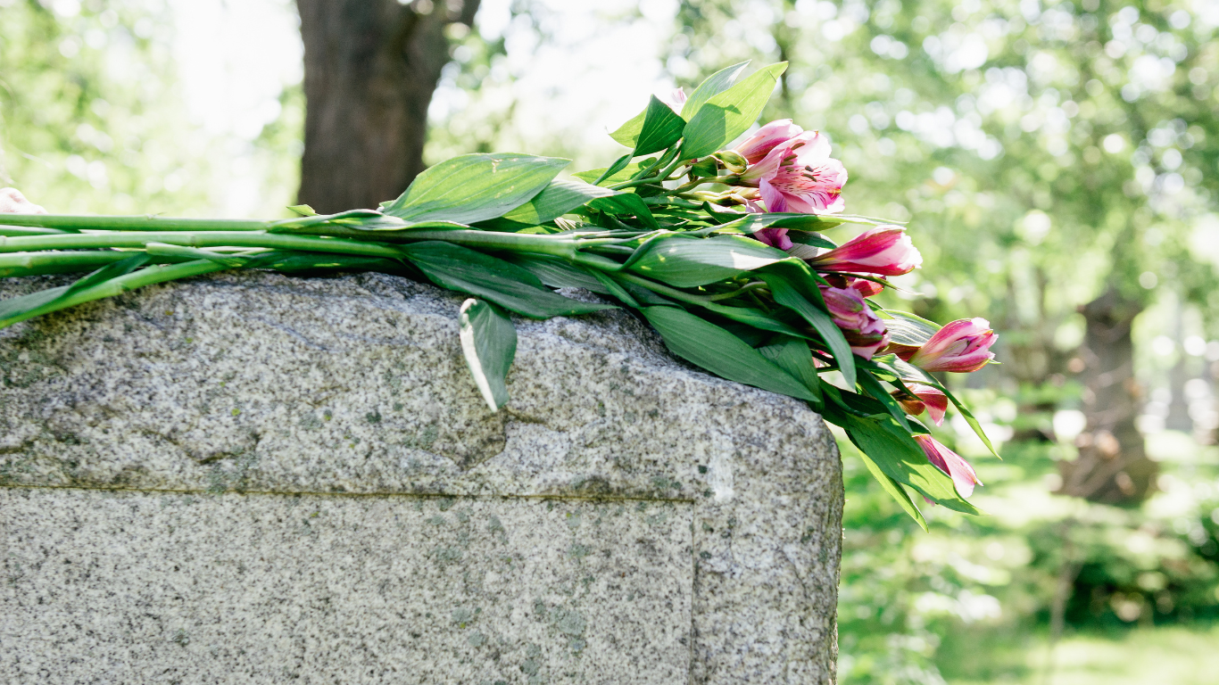 How to Choose the Perfect Headstone